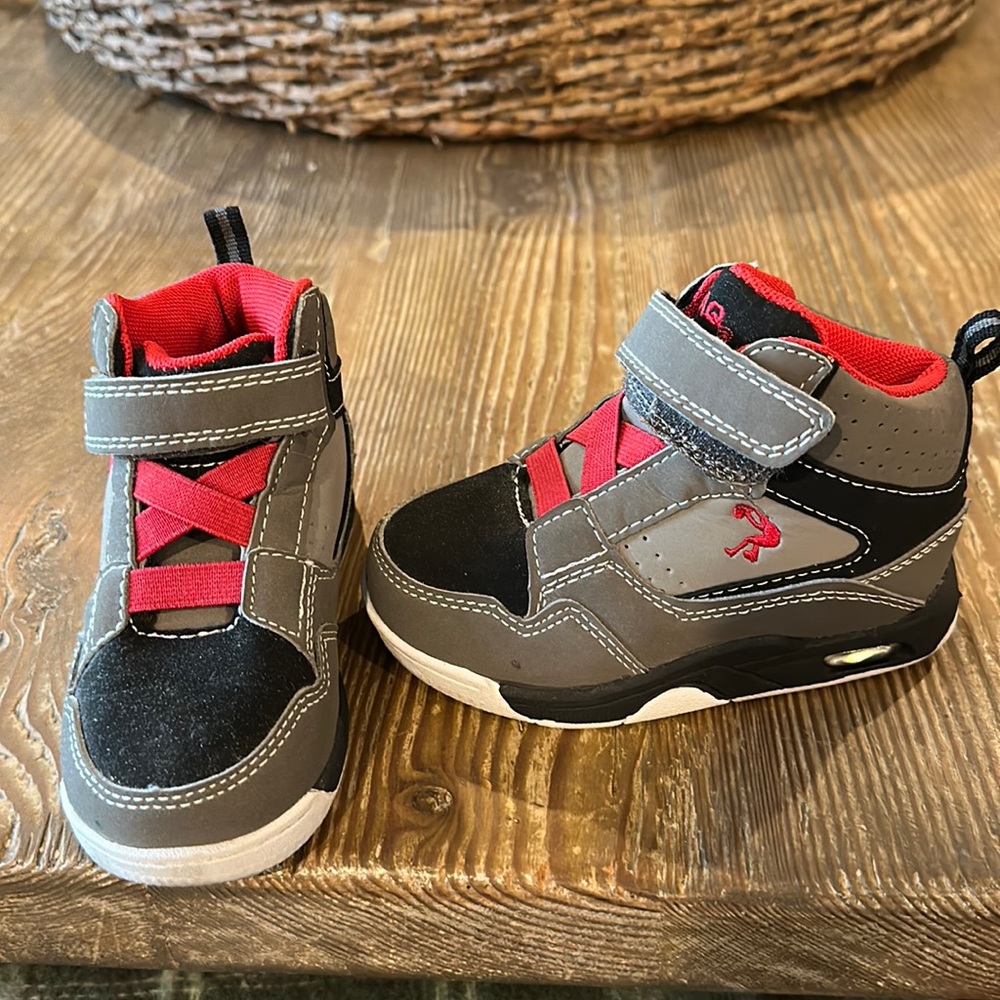 Shaq baby high top sneakers size 7 kids